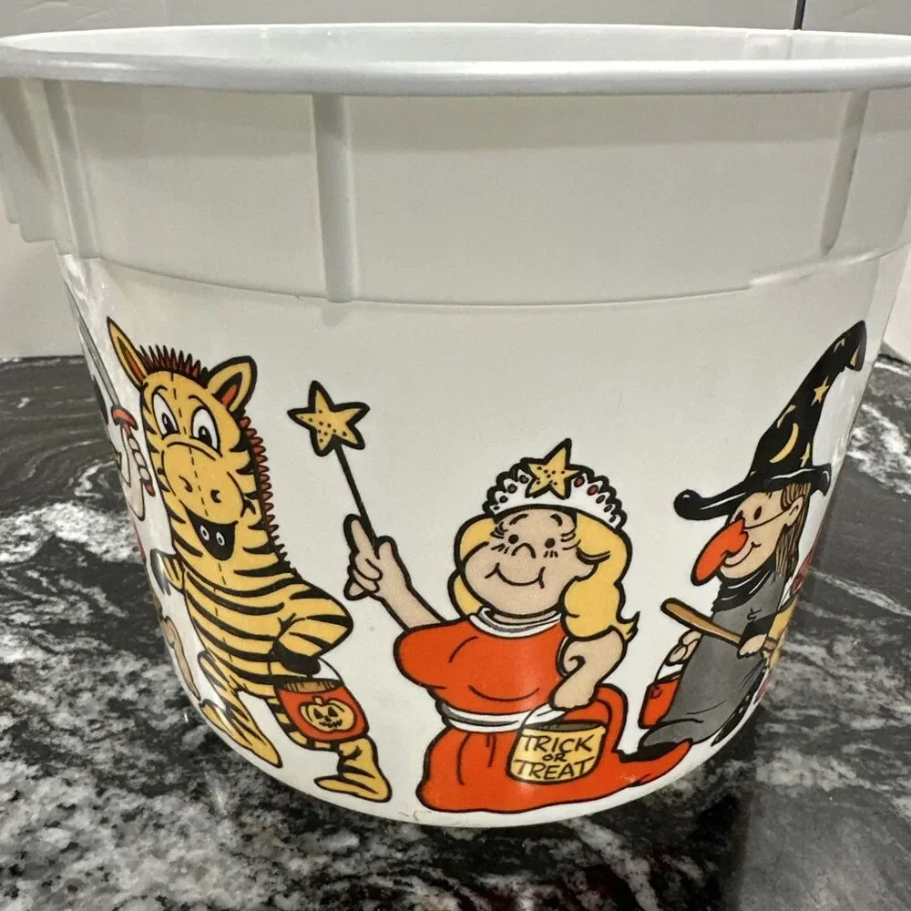 Vintage Shamrock Industries Halloween pail metal handle trick or treaters